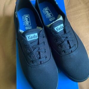 Keds Women’s 7 tennis shoes